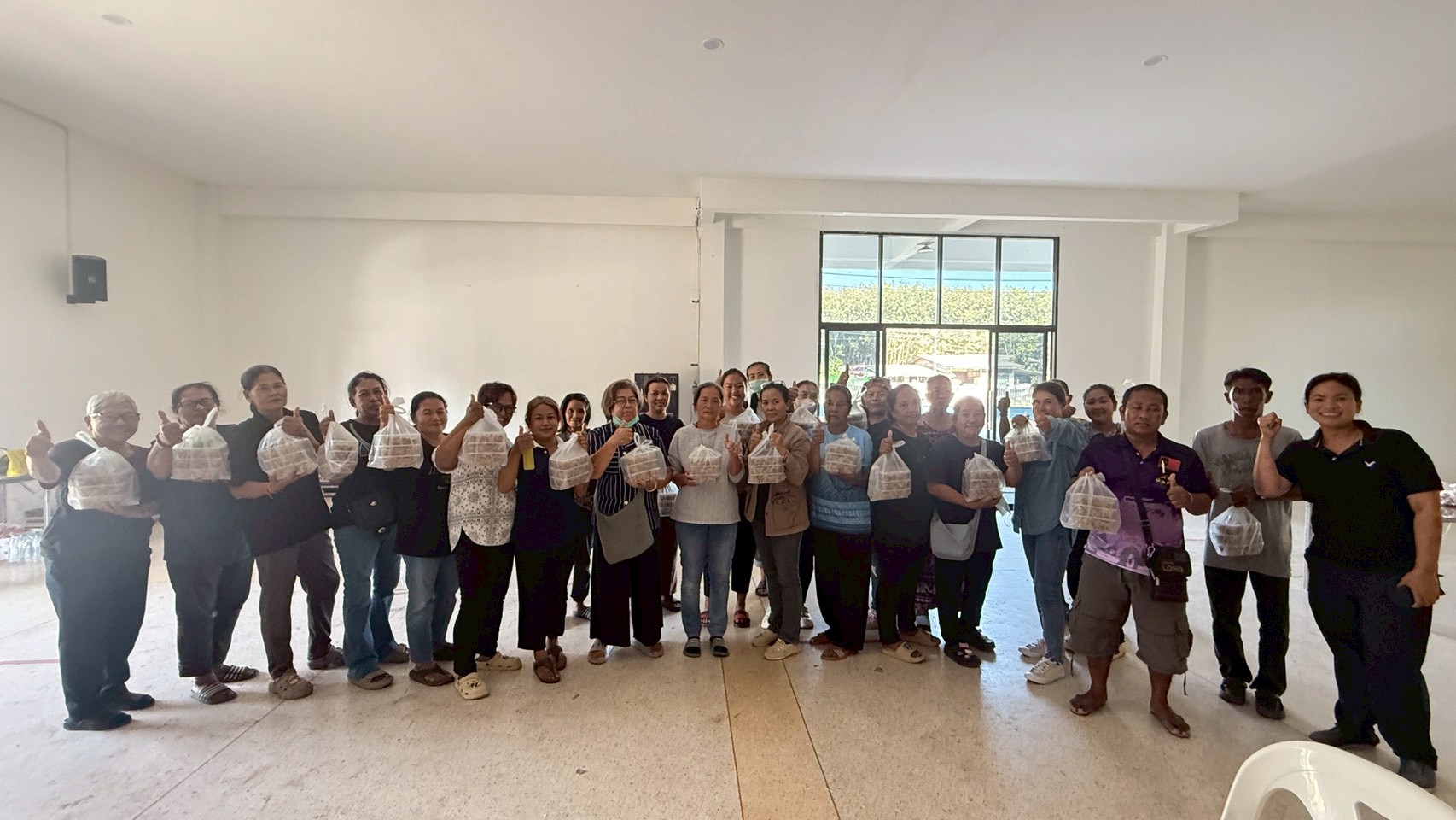 โครงการสร้างสัมมาชีพชุมชนครัวเรือนที่ได้รับผลกระทบด้านอาชีพและรายได้ที่มีศักยภาพและสามารถพัฒนาได้ 